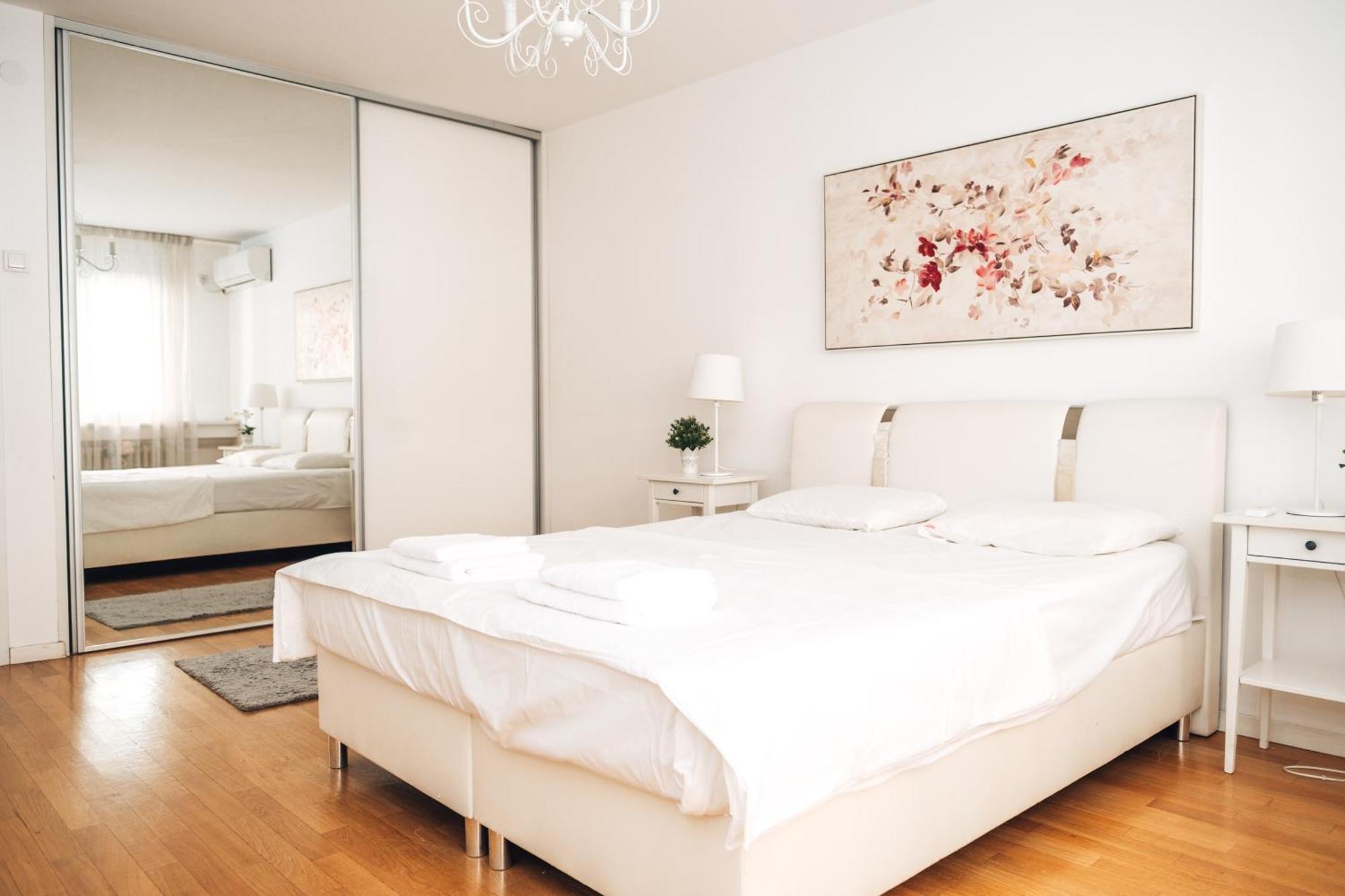 Crown Central Three Bedroom Apartment Belgrado Exterior foto
