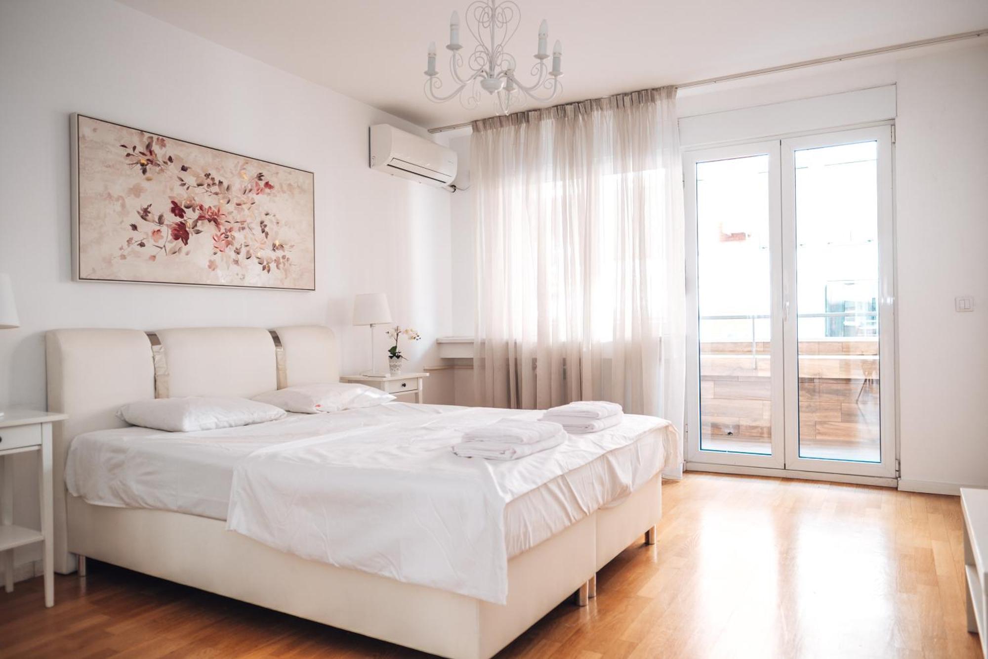 Crown Central Three Bedroom Apartment Belgrado Exterior foto