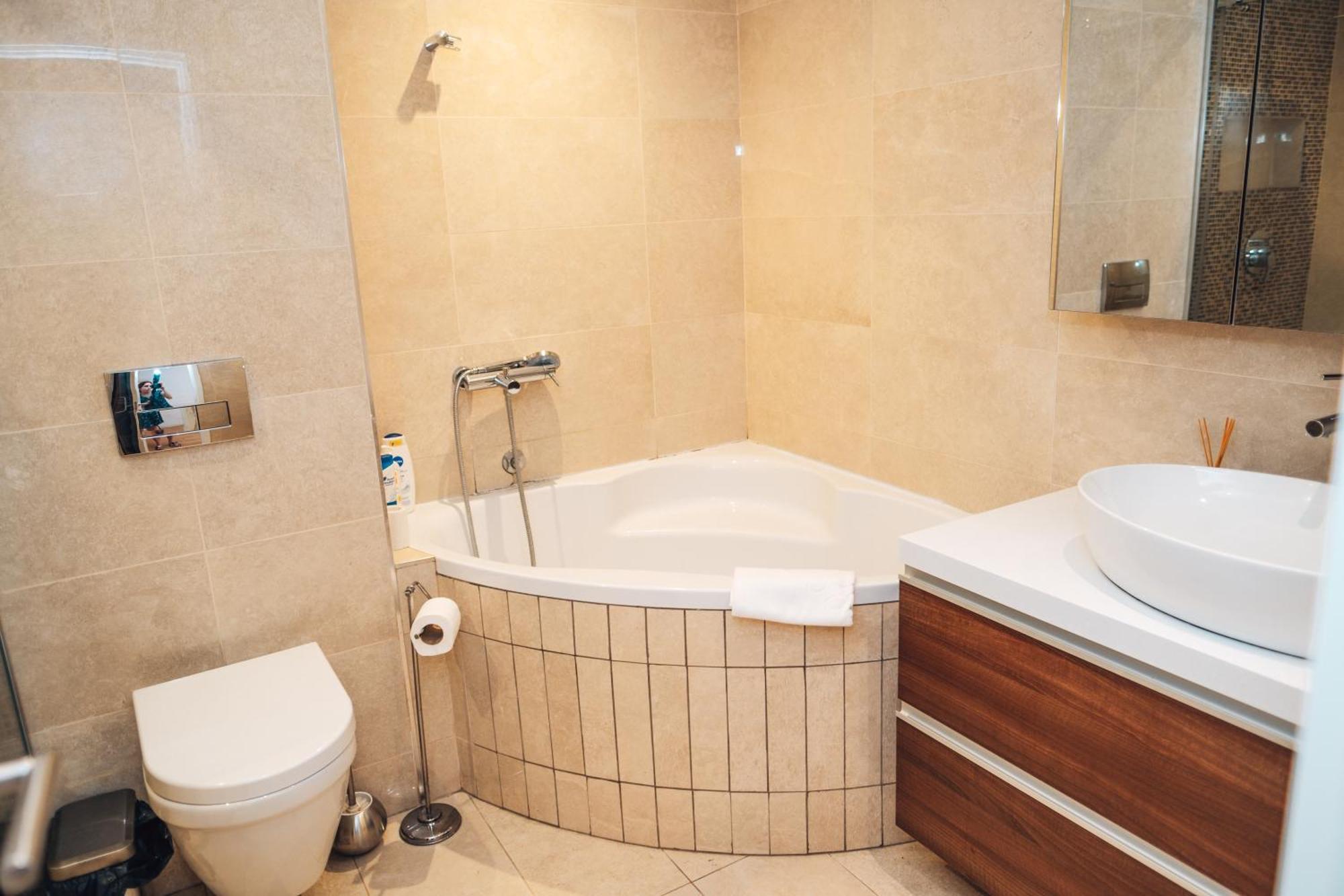 Crown Central Three Bedroom Apartment Belgrado Exterior foto