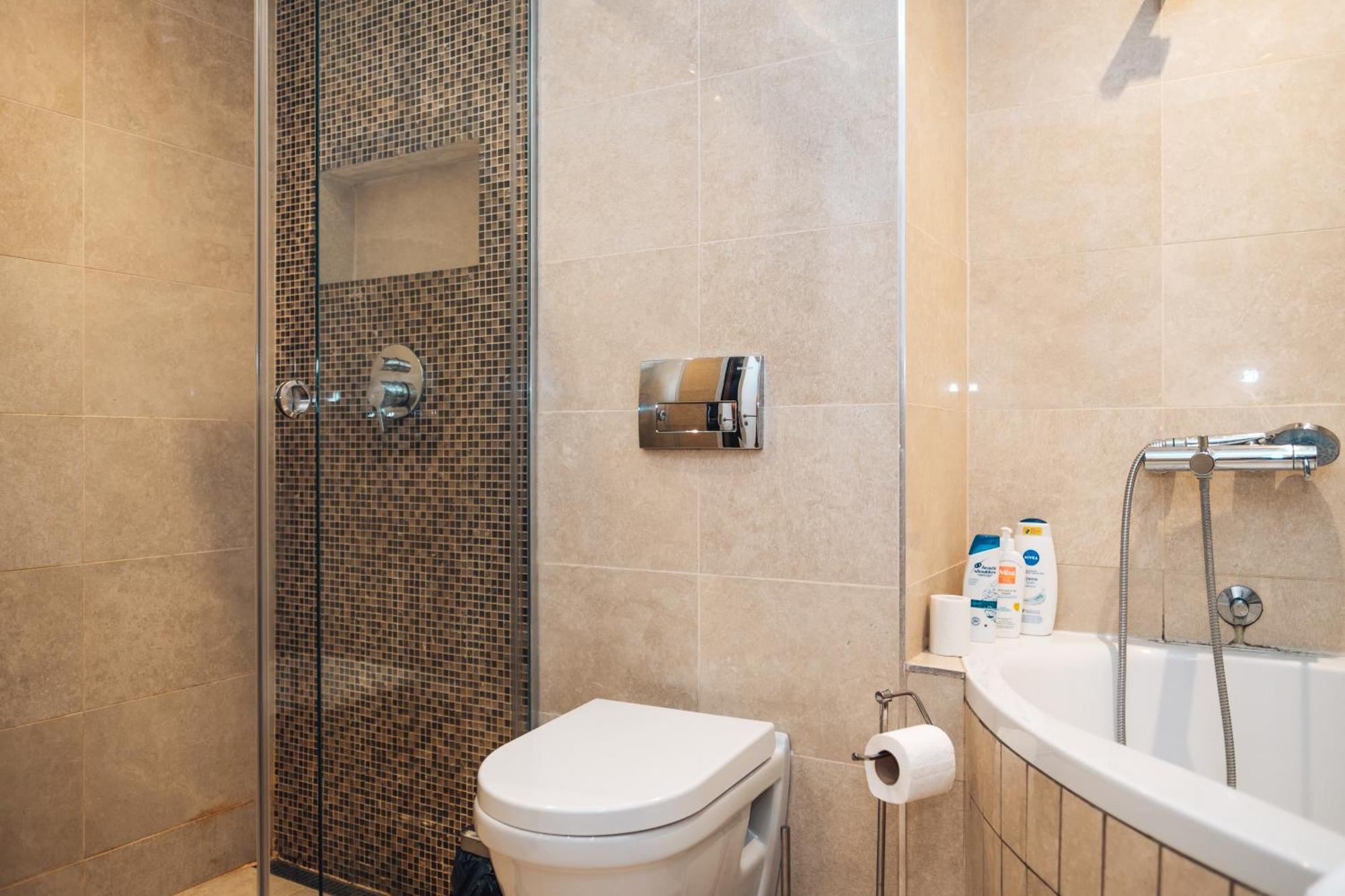 Crown Central Three Bedroom Apartment Belgrado Exterior foto