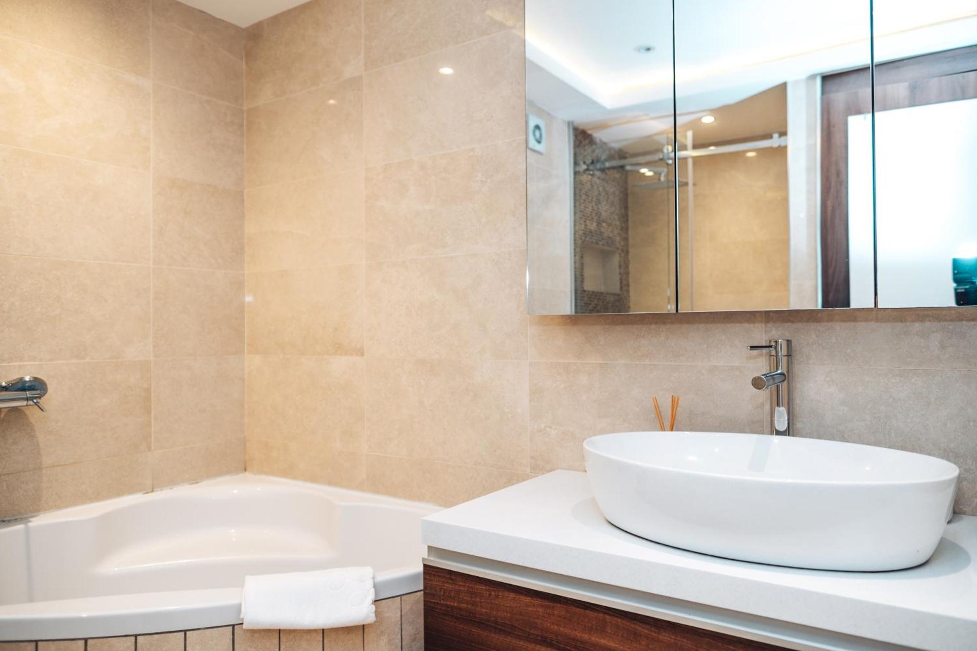 Crown Central Three Bedroom Apartment Belgrado Exterior foto